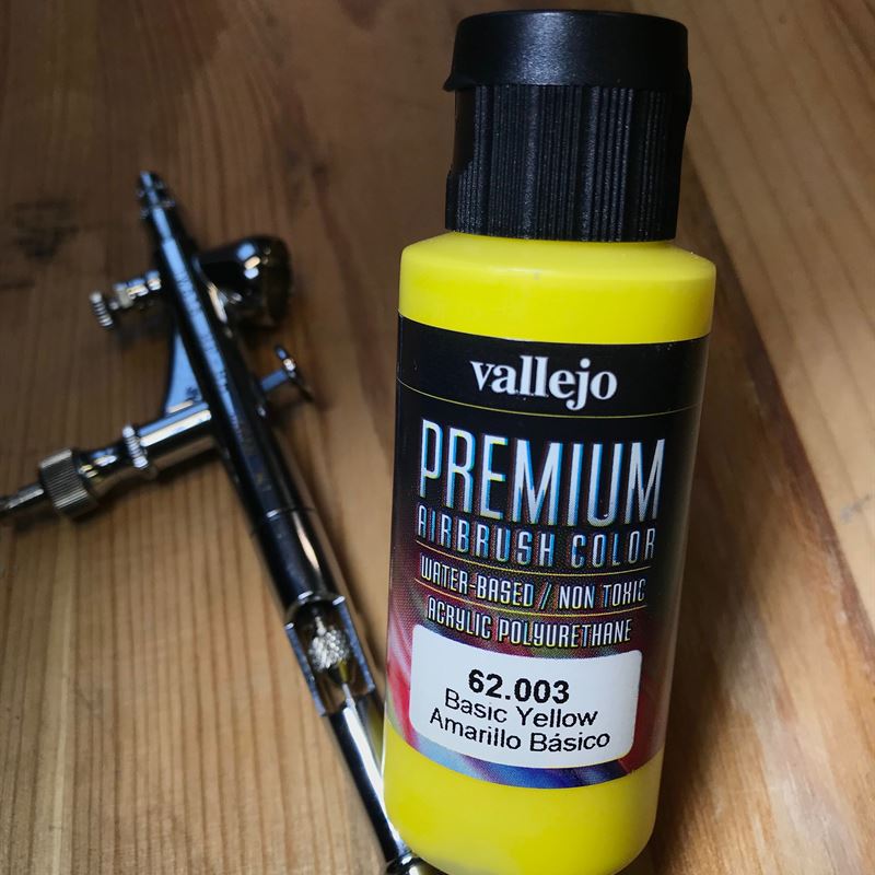 Краска Vallejo Premium Basic Yellow 